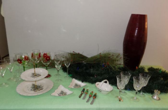 HCE044 Decorate for Christmas - Wine Glasses, Dishes & More
