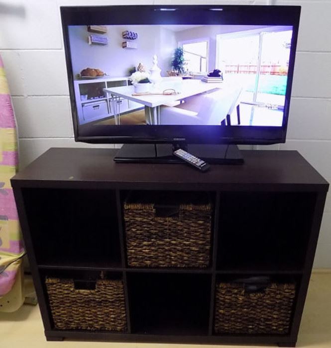 HCE061 Samsung LCD TV with Wooden Stand and Storage 
