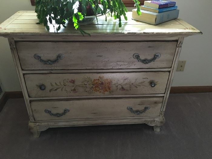 Rustic Painted 3-drawer chest in excellent condition