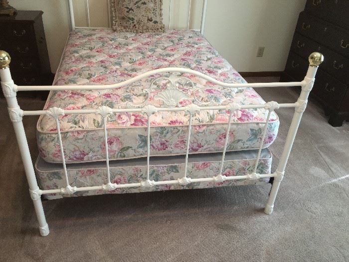 Full size White iron bed w/decorative polished brass accents (foot board)