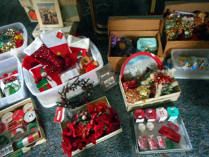 More Christmas décor - bows, gift wrap, ribbon and more.