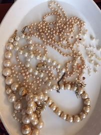 VINTAGE PEARLS.