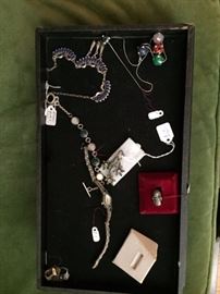 LARGE COLLECTION OF VINTAGE AND DESIGNER JEWELRY.