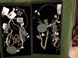 LARGE COLLECTION OF VINTAGE AND DESIGNER JEWELRY.