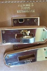 Hermes logo ON HERMES KELLY BAG.