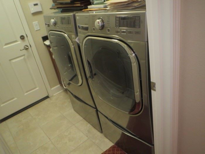 LG Steam washer and electric dryer new spring, 2016