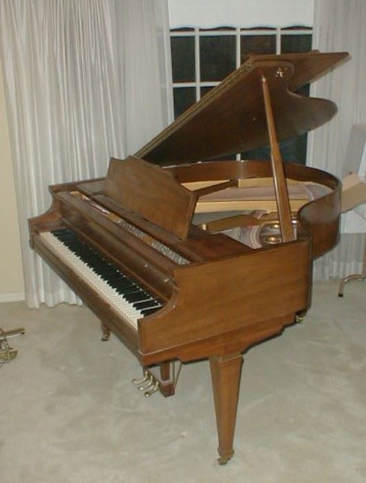 Kimball 4'10" Baby Grand in wonderful condition!  circa 1970's.  Great for small house or condo. serial number  865820