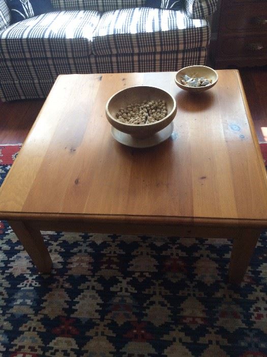 Coffee table / Area Rug