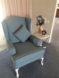 Blue speckled arm chair / accent table