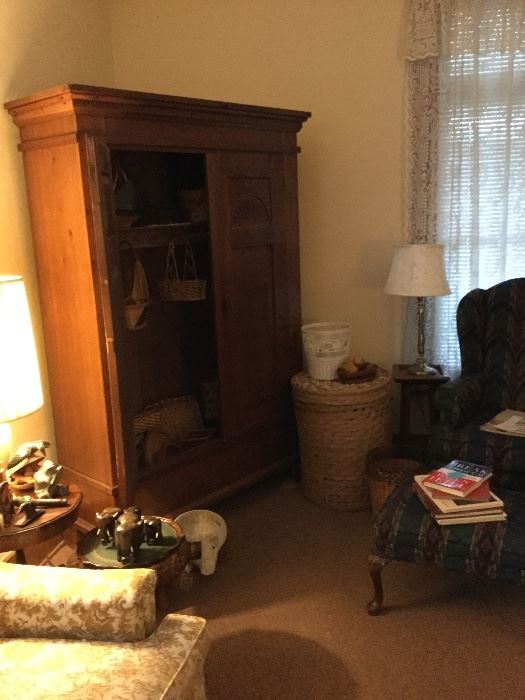 ESTATE SALE BOWLING GREEN, OHIO in Bowling Green, OH starts on 10/20/2016