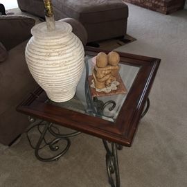 iron/metal side table w/beveled glass top, pair of lamp, and misc. bric-a-brac