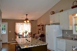 INTERIOR KITCHEN PHOTO