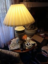 round end table and lamps