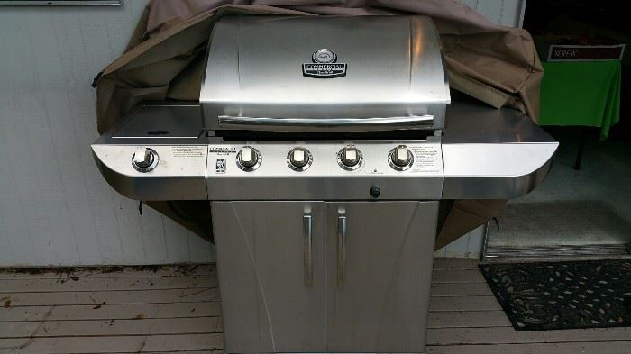 fantastic gas-charcoal BBQ, like new, barely used  Charbroil   its on the deck - upstairs thru the kitchen