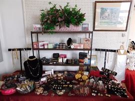 Living Estate of Dr. Mary Susan Oliver
All items have been moved to this warehouse for security and owners piece of mind all items are clearly marked and ready to be sold, do not miss this one with designer labels and designer cosmetics at prices anyone can afford!
3097 Broadway, Macon GA 31206
***JUST SOUTH OF EISENHOWER PARKWAY***
Preview and First Purchases on:
Wednesday October 26, 2016 (4PM to 8PM)
Thursday October 27, 2016 (10AM to 6PM)
Friday October 28, 2016 (10AM to 6PM)
Saturday October 29, 2016 (9AM to 5PM)
Sunday October 30, 2016 (10AM to 5PM)
Two Southern Peaches Pickin’ in the South with Two Yankee Boys just Diggin’ it out.
Beverly 478-957-1717 Susan 478-284-9402 Paul 478-262-6896 Rodney 478-250-2759