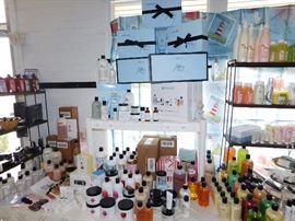 Living Estate of Dr. Mary Susan Oliver
All items have been moved to this warehouse for security and owners piece of mind all items are clearly marked and ready to be sold, do not miss this one with designer labels and designer cosmetics at prices anyone can afford!
3097 Broadway, Macon GA 31206
***JUST SOUTH OF EISENHOWER PARKWAY***
Preview and First Purchases on:
Wednesday October 26, 2016 (4PM to 8PM)
Thursday October 27, 2016 (10AM to 6PM)
Friday October 28, 2016 (10AM to 6PM)
Saturday October 29, 2016 (9AM to 5PM)
Sunday October 30, 2016 (10AM to 5PM)
Two Southern Peaches Pickin’ in the South with Two Yankee Boys just Diggin’ it out.
Beverly 478-957-1717 Susan 478-284-9402 Paul 478-262-6896 Rodney 478-250-2759