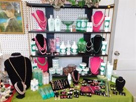 Living Estate of Dr. Mary Susan Oliver
All items have been moved to this warehouse for security and owners piece of mind all items are clearly marked and ready to be sold, do not miss this one with designer labels and designer cosmetics at prices anyone can afford!
3097 Broadway, Macon GA 31206
***JUST SOUTH OF EISENHOWER PARKWAY***
Preview and First Purchases on:
Wednesday October 26, 2016 (4PM to 8PM)
Thursday October 27, 2016 (10AM to 6PM)
Friday October 28, 2016 (10AM to 6PM)
Saturday October 29, 2016 (9AM to 5PM)
Sunday October 30, 2016 (10AM to 5PM)
Two Southern Peaches Pickin’ in the South with Two Yankee Boys just Diggin’ it out.
Beverly 478-957-1717 Susan 478-284-9402 Paul 478-262-6896 Rodney 478-250-2759