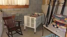 Folding crib with mesh