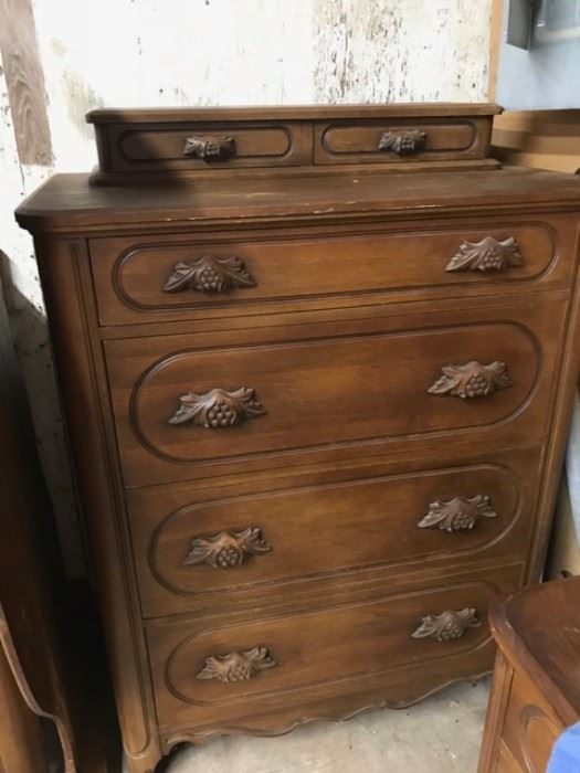 Vintage Lillian Russell Collection Chest of Drawers.  Walnut Fair Condtion