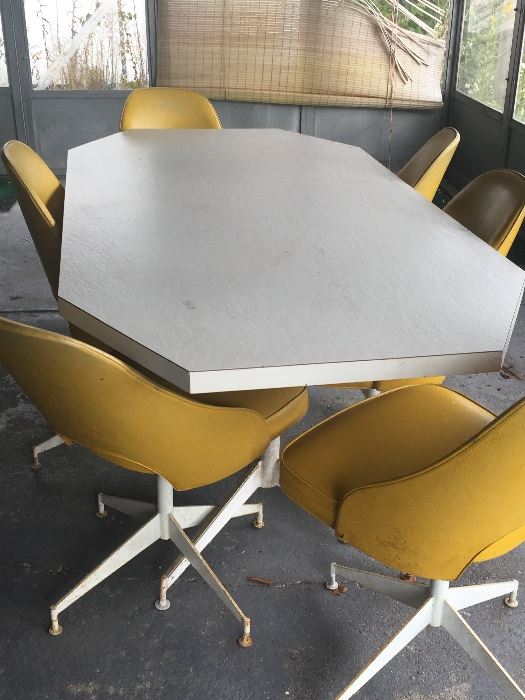 Retro table & chairs
