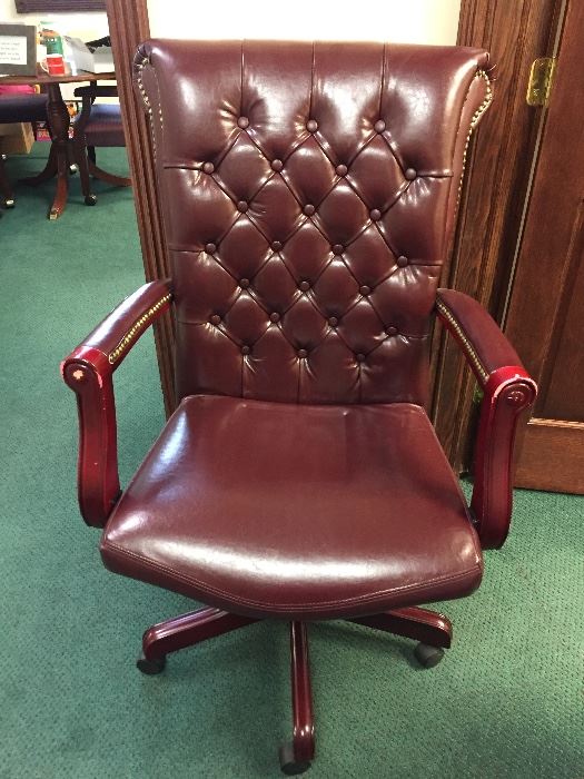 Office Chair leather tufted $45.00  **BUY IT NOW PAYPAL** LOT#833 (wood arms worn)