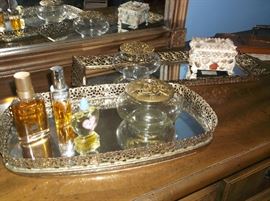 Dresser trays