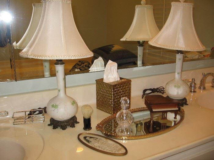 Nice pair of vanity lamps and tray