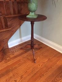  Small round Table $20.00 Buy it now PAYPAL LOT#