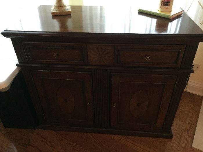 Side/TV cabinet  $65.00 **BUY IT NOW PAYPAL** LOT#
