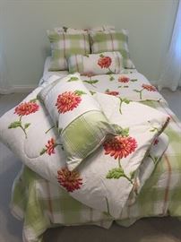 Sold---Twin bedding set $ 30.00 LOT#