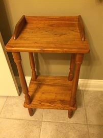 Side table $20.00 LOT#