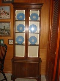 Sold display cabinet