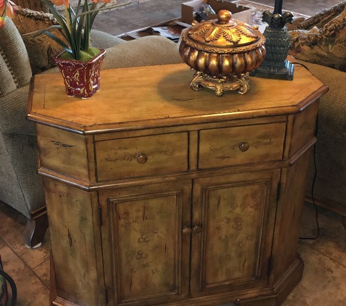 This like new side piece or wall unit is waist high, tons of storage, and beautiful a style and size to fit any room.  Accents feature this piece with the burg Andy and gold table pieces.