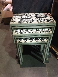 Set of nesting tables