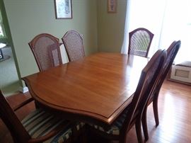 Dining room table w/6 chairs