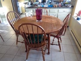 Solid wood drop-leaf table w/4 chairs