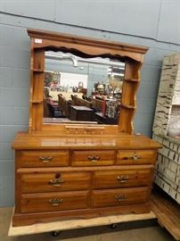 DRESSER WITH HUTCH TOP