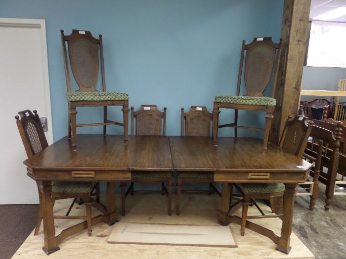 DINNING ROOM TABLE, 6 CHAIRS
