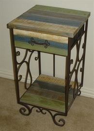 Accent table