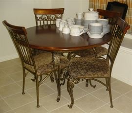 Breakfast area table & chairs