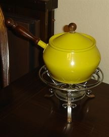 Fondue pot