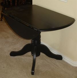 Drop leaf table