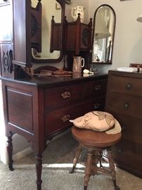 dressing table & piano stool