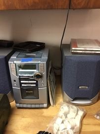 phillips metic micro  system with speakers