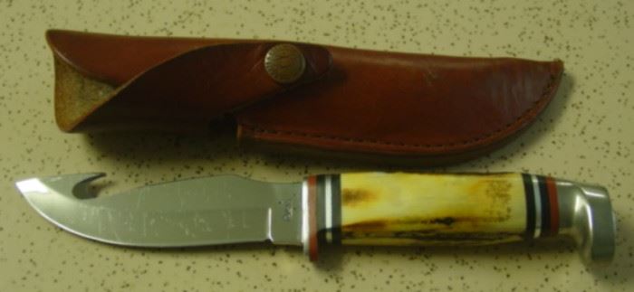 Year 2007 Case XX Hunting Knife w/Stag Handle, Gut Hook, & Sheath