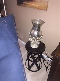 NAUTICAL CORAL GLASS LAMP AND ROUND METAL SIDE TABLE