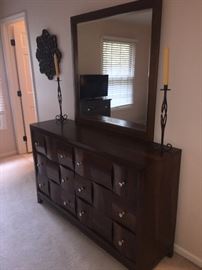 CHOCOLATE WOOD CURVED PANNEL KING SIZE BEDROOM SET-LIKE NEW 