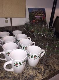 CHRISTMAS CUPS AND GLASSES
