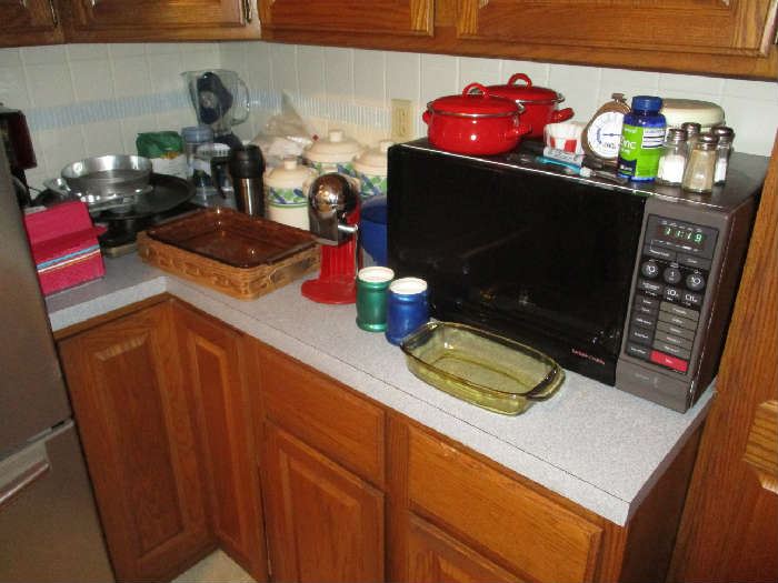 KITCHEN ITEMS MICROWAVE