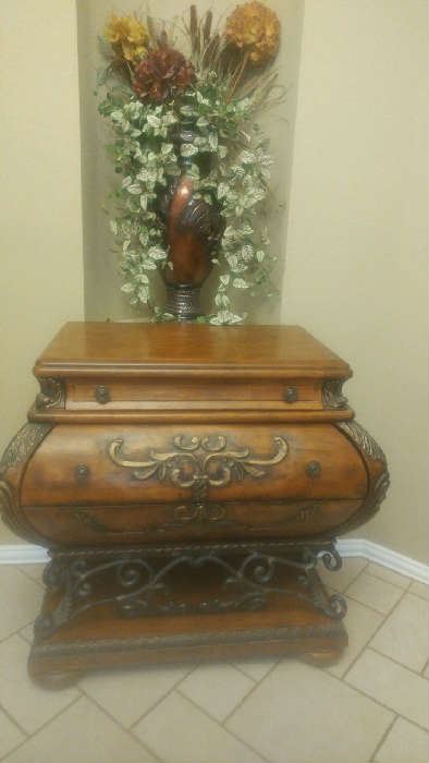 Entry Table and Floral arrangement 